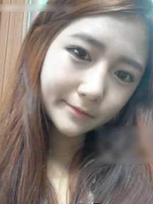 驼峰鼻和双眼皮手术 因此变得更加耀眼