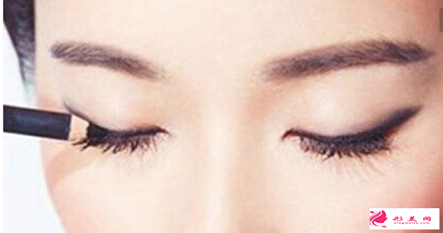 切开双眼皮什么时候可以化妆