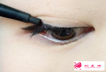 切开双眼皮什么时候可以化妆