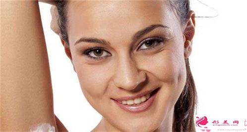 面部吸脂手术后如何加快消肿呢