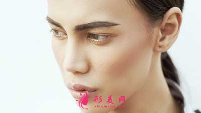 北京叶子整形美容医院专家:教你如何正确的进行眼部护理?