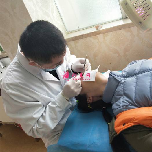 做完膨体隆鼻和自体软骨隆鼻后,鼻子挺了很多 做完膨体隆鼻和自体软骨隆鼻后,鼻子挺了很多