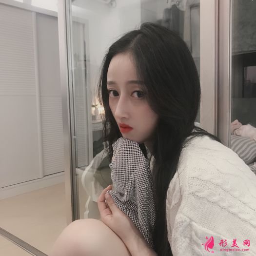 做完膨体隆鼻和自体软骨隆鼻后,鼻子挺了很多 做完膨体隆鼻和自体软骨隆鼻后,鼻子挺了很多