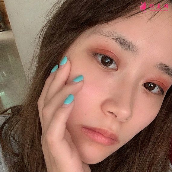 全切双眼皮恢复的速度很快,就算是素颜也很美! 全切双眼皮恢复的速度很快,就算是素颜也很美!