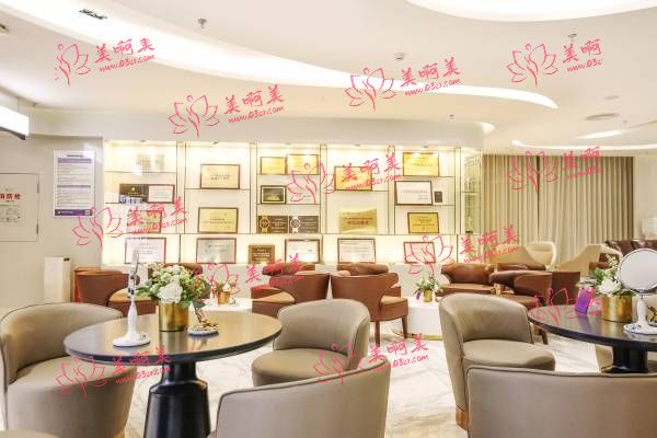 速览重庆华美整容价格，丰胸/做鼻子/抽脂多项目!