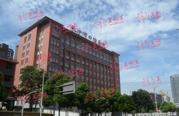 长沙烤瓷牙口腔医院排名公开：市口腔医院、德韩、中诺等都很靠谱！
