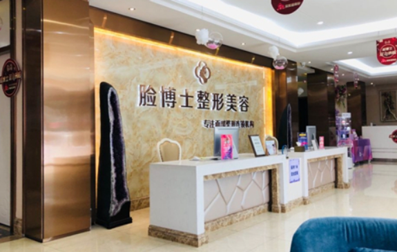 厦门吸脂整形哪家医院口碑好？欧菲、华美、薇格美容值得信赖