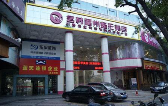 福州追求硅胶假体隆鼻效果自然，哪些医院值得推荐?下面五家口碑很不错!
