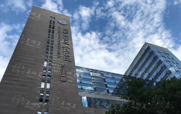 成都有哪些医院做脂肪丰泪沟靠谱的医院有？三家实力医院不容错过！