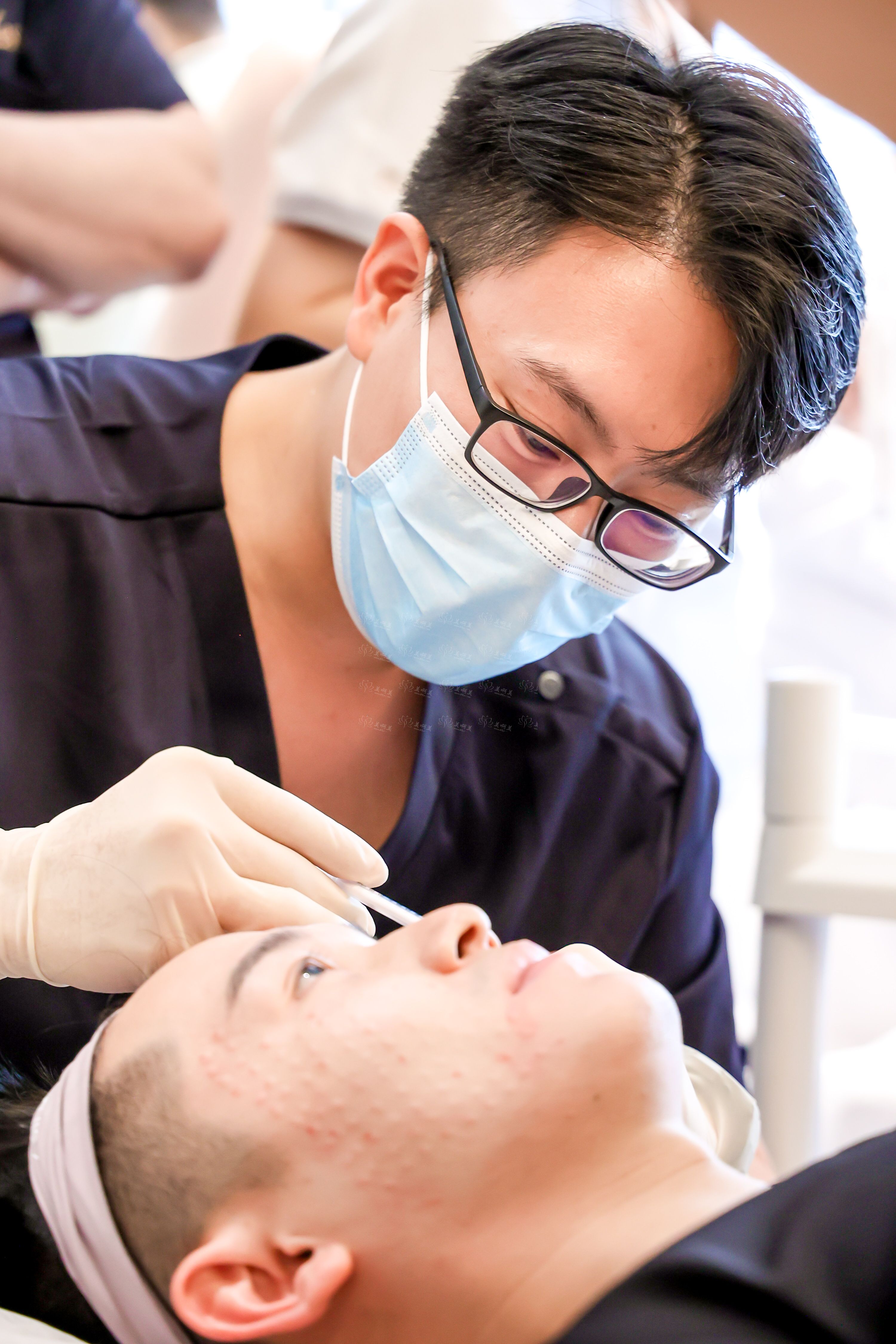 广州艺星向振嘉敏感肌修护之旅，专业科技呵护你的肌肤健康