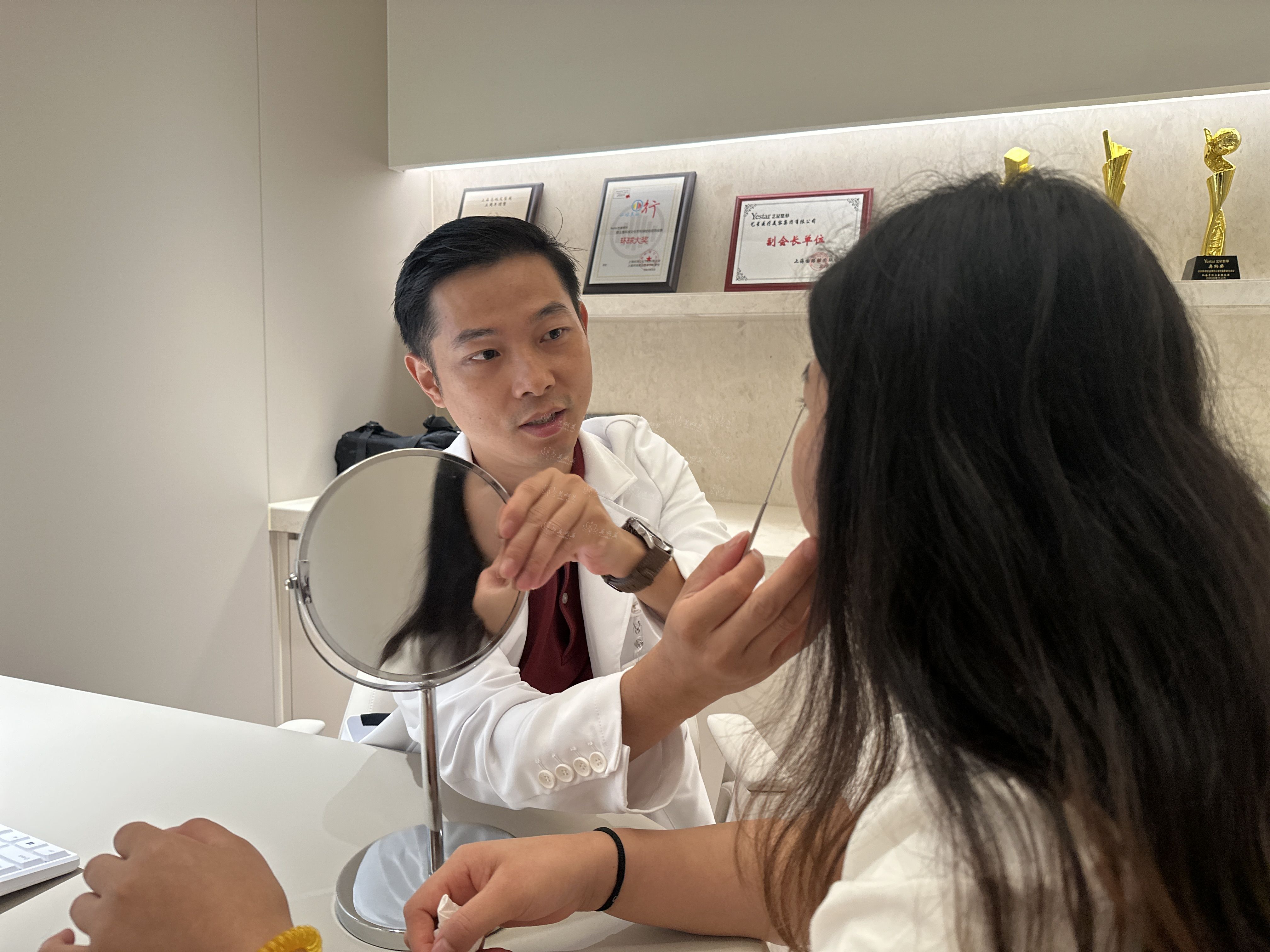 广州整形医生余高明隆鼻怎么样？坐诊艺星实力在线！