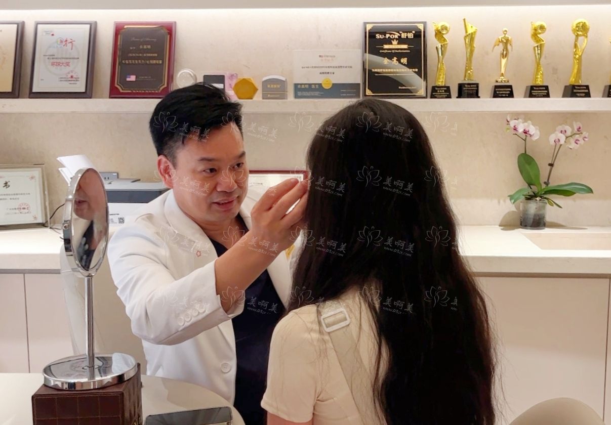 广州艺星整形医院邓晟华主任的吸脂技术让你焕然一新