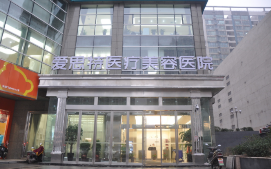 长沙哪家医院隆胸技术好？省人民医院、湘雅二院、雅美等实力对比！