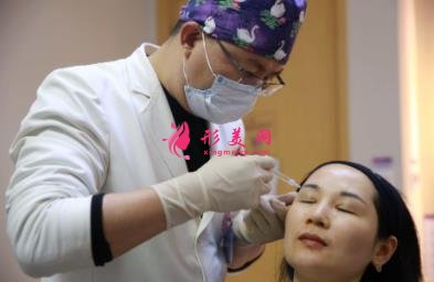 四川华西医院整形科玻尿酸丰太阳穴案例查询！含2021全新价格表公示