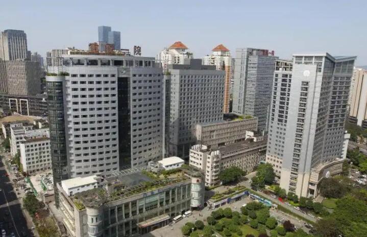 重庆哪个口腔医院好些？重医附二院设立了颌面外科，病床9张和三间特诊室